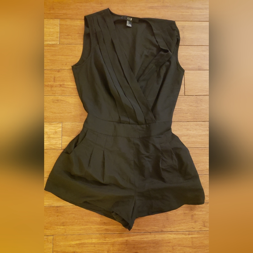 Stylish black romper, perfect for the summer